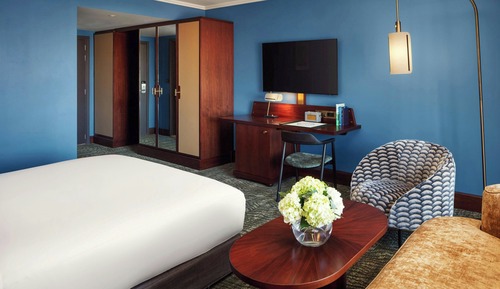 Premier King Bedroom, Larger Guest room, 1 King