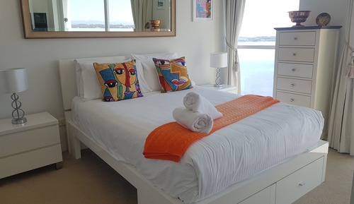 Deluxe Two Bedroom Apartment With Two Bathrooms