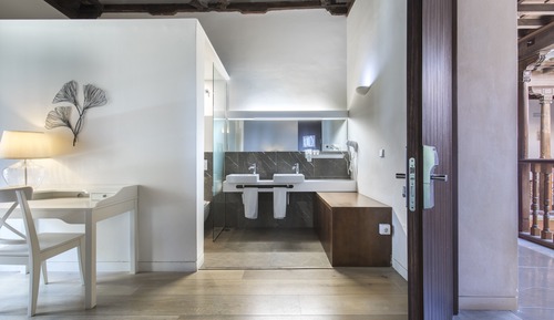 Suite, City View