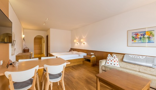 Room, Balcony
