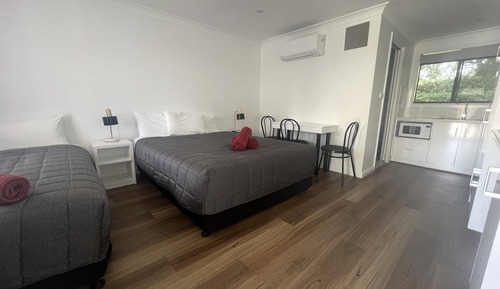 Premium Triple + Kitchenette Pet Friendly