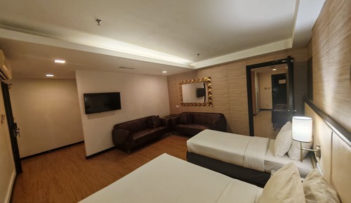 Connecting Room