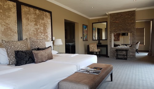 Executive Suite, 1 Bedroom, Bathtub, Lake View