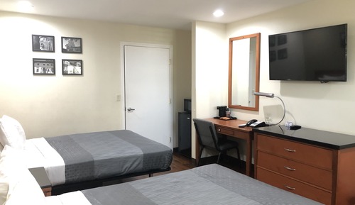 2 Queen Beds Studio