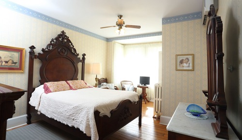 Premier Queen Room with Fireplace