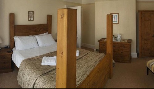 2-King  1st Floor, Bay Window