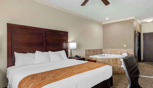 Suite, 1 King Bed, Non Smoking, Jetted Tub