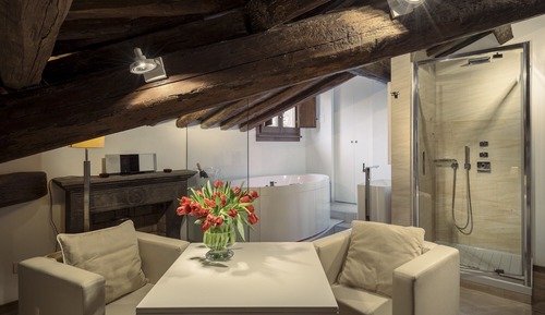 Exclusive Suite, 1 Queen Bed, Hot Tub