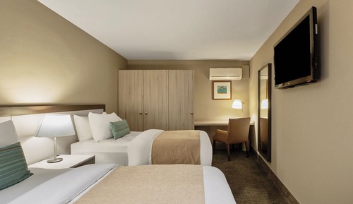 Master Suite, 2 Bedrooms