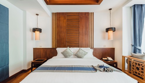 Deluxe Pool Side Room