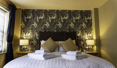 Classic Double Room, Ensuite (Room 7)