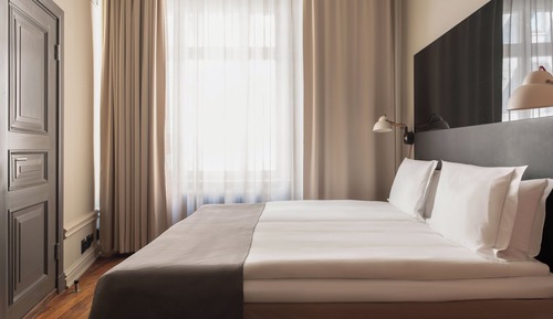 Standard Room, 1 King Bed