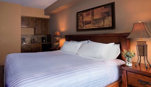 Queen Guest Room
