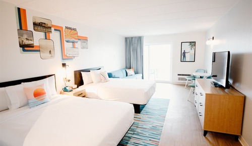 Urban View 2 Queen Beds with Pullout Sofa and Balcony
