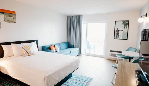 Urban View King Accessible, Roll-In Shower, No Balcony