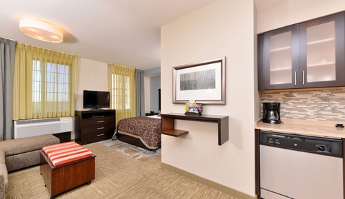 Studio Suite, 1 Queen Bed, Mobility Accessible, Kitchen (Mobility, Accessible Tub)