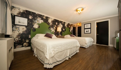 2 Queen beds