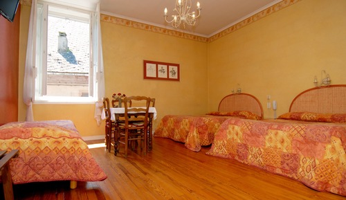 Quintuple Room