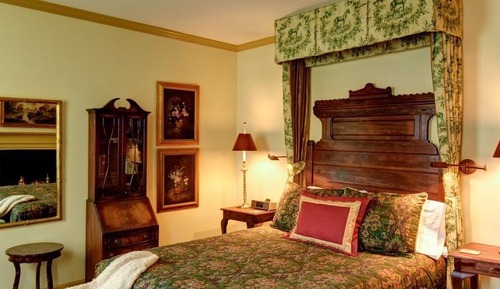 Tuck Room