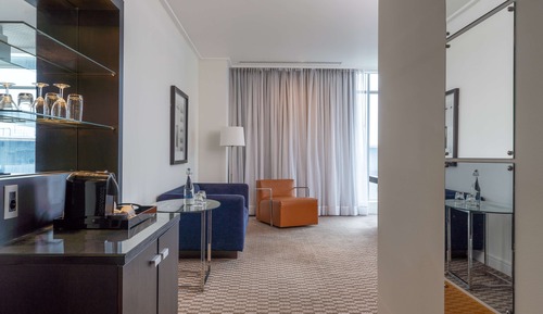 Suite, Club Lounge Access, City View (Balcony)