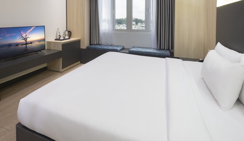 Luxury Room, 1 Queen Bed, City View