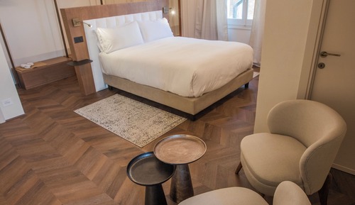 Superior Room, 1 King Bed, Non Smoking, Valley View