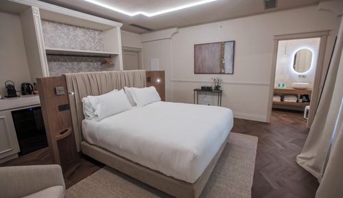 Superior Room, 1 King Bed, Non Smoking, City View