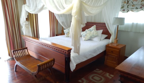 Luxury King Bedroom (Outside Entrance)