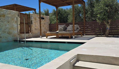 FAMILY SUITE WITH POOL