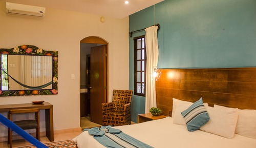 Deluxe Room, 1 King Bed, Garden View