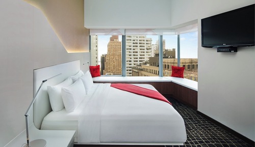 1 King Bed Deluxe Corner Room