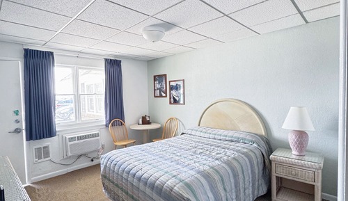 Standard Room, 1 Queen Bed