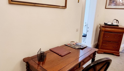 4 poster Suite