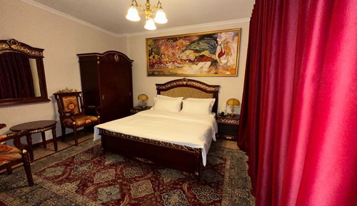 Luxury Suite