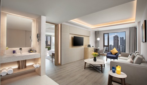 Suite, 1 Bedroom, City View (with Living Area)