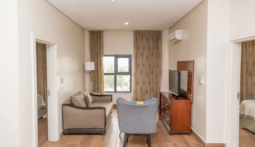 Suite, 1 Queen Bed