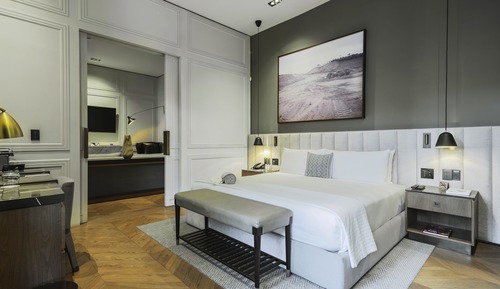 Signature Suite (6)