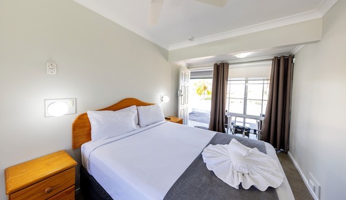 Pet Friendly Queen Room  (1 pet only)