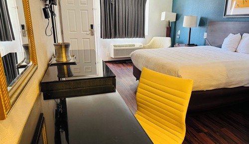Suite, 1 King Bed, Non Smoking