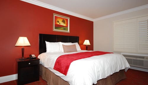 Standard Room, 1 King Bed, Accessible, Bathtub