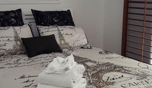 Three Bedroom Apartment with Courtyard