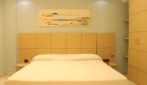 Economy Room