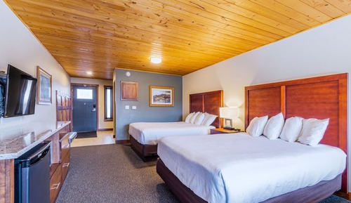 Deluxe Studio, 2 Queen Beds, Fireplace, Mountain View