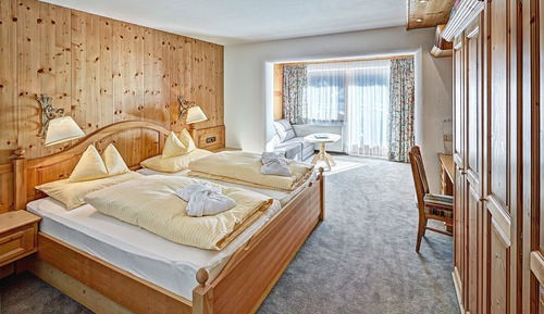 Double Room, Balcony, Mountain View (South)