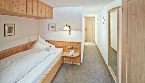 Single Room, Mountain View
