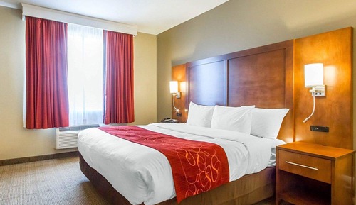 Suite, 1 King Bed, Accessible, Non Smoking