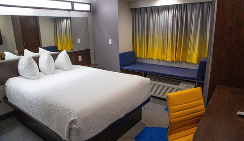 Standard Room, 1 Queen Bed, Accessible