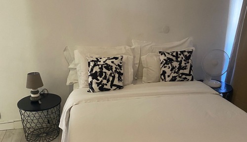 City Double Room, Private Bathroom (2)