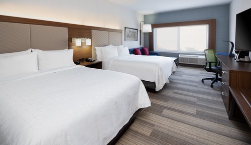 Suite, 2 Queen Beds, Accessible Bathtub (Communications)