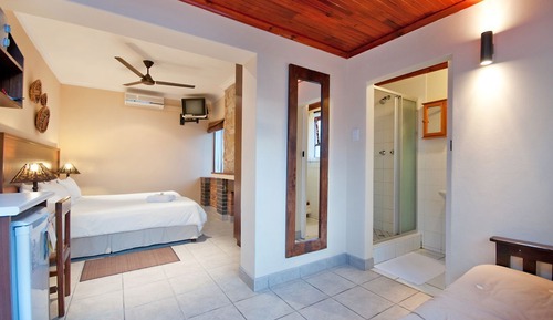 Classic Double or Twin Room (Parking facing)